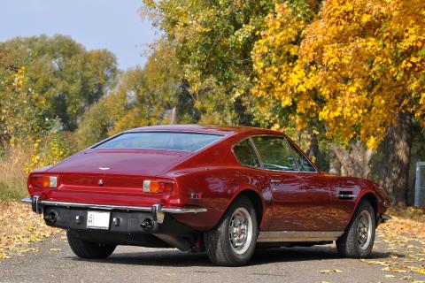 Aston Martin V8