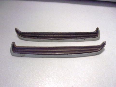 Sárvédő króm dísz