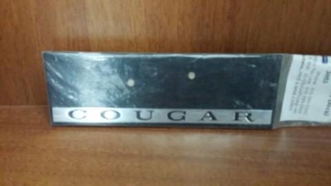 Ajtókárpit embléma COUGAR