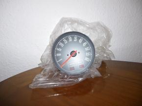 Fordulatszámmérő műszer olaj-,töltéslámpával, 6000 RPM